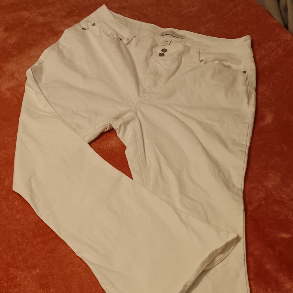 Cato Fashion White Flare Jeans * Size 16W * Plus-sized